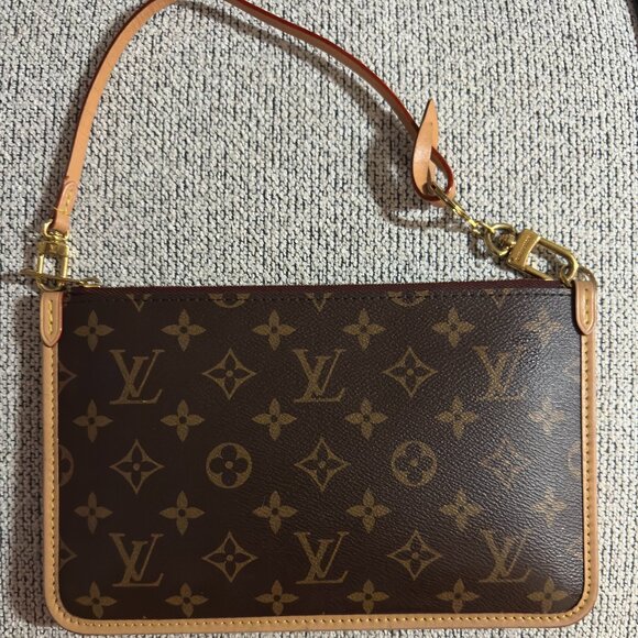 Louis Vuitton Handbags - Louis Vuitton Carry-All Pochette Pouch with Dust bag Excellent